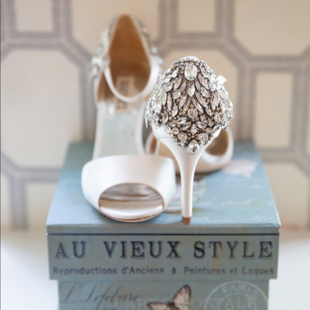 Badgley Mischka White Satin Formal Shoes